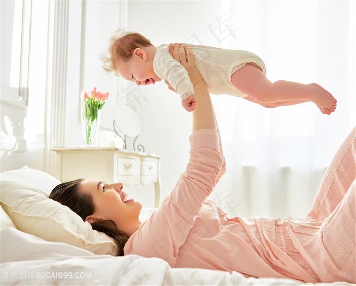 妈妈举起宝宝亲子图片