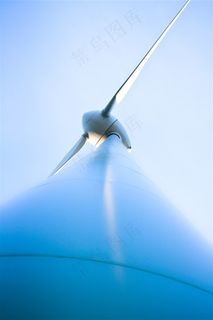 电力风车与自然景色图