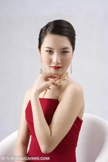 中国婚纱摄影广告素材 展示首饰的性感女性