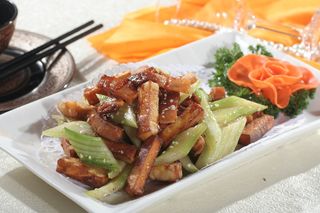 西芹干肉煸薯条 24元 (2)