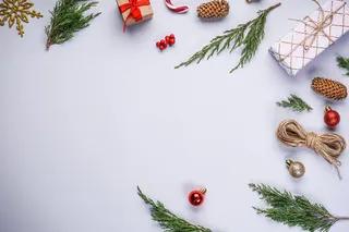 圣诞节垂直画幅场景圣诞装饰圣诞球纯色背景(92)