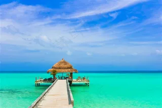 海边度假小茅屋图片