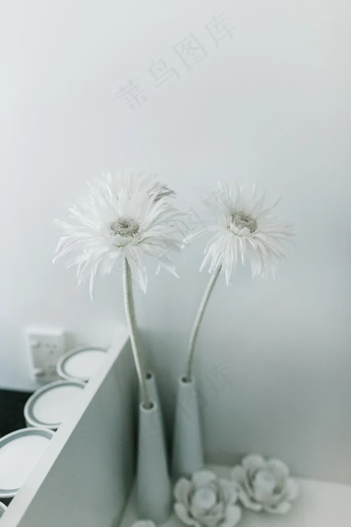 花瓶简单插花图片