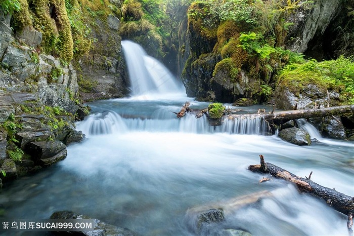 美丽瀑布景色高清图片