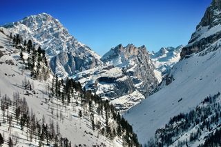 冬天高山白雪风景