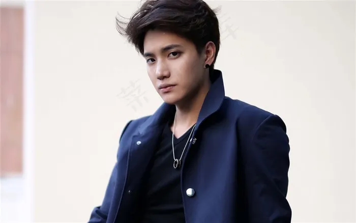 小五金恩圣帅哥图片