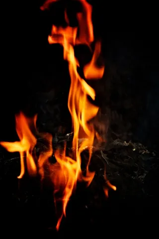 升的很高的火焰