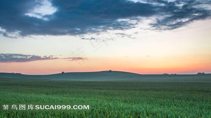 唯美晚霞草原风光