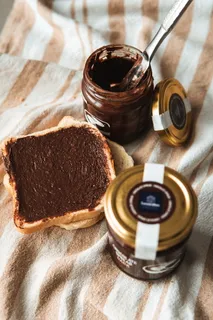 巧克力酱吐司面包图片