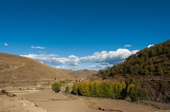 稻城旅游傍河乡自然风景区