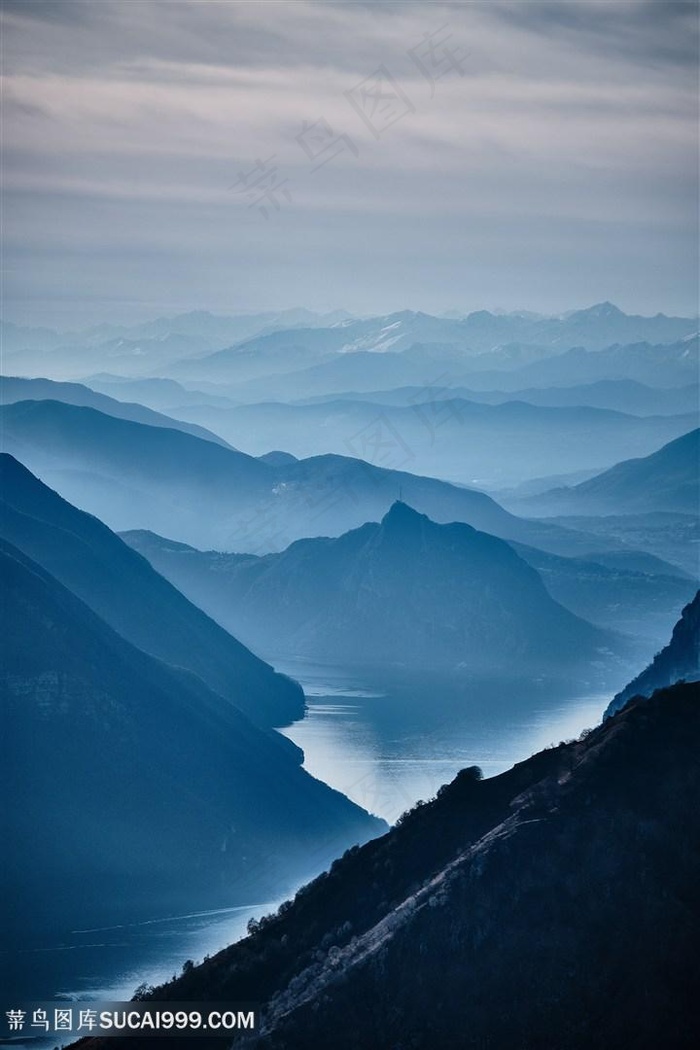 重山叠影山水风景图片