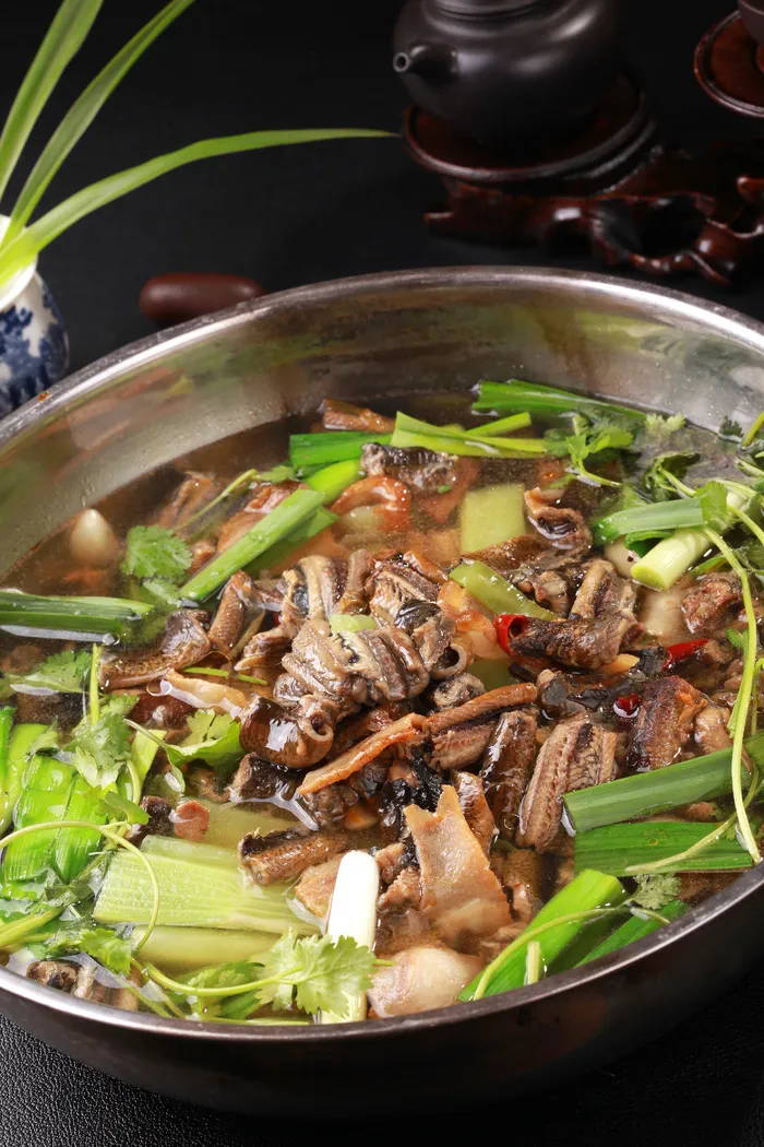 腊肉炖鳝鱼 (1)