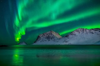 绿色极光壁纸图片