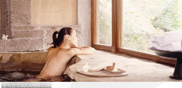 美容SPA（浴池中的美女）