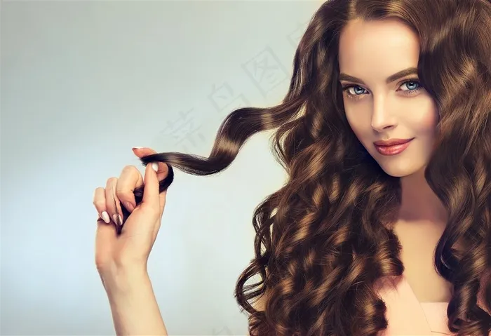 漂亮的国外长发女孩高清图片