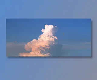 天空中的彩色蘑菇云