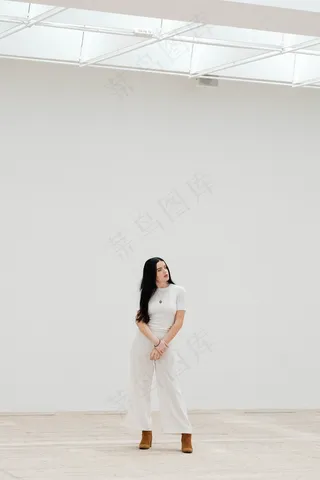 长发侧颜欧美美女图片