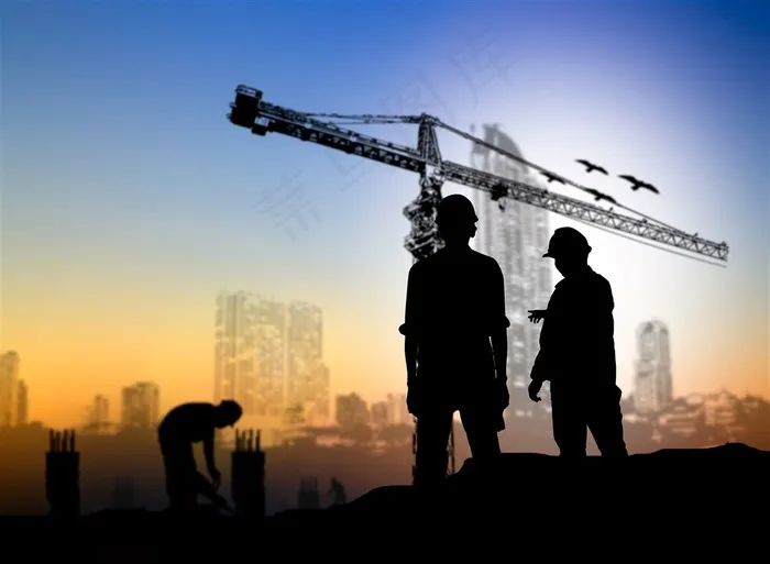 塔吊和建筑工人们