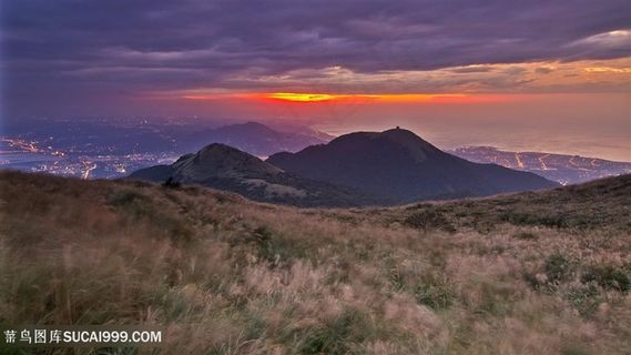 黄昏山脉风景画壁纸