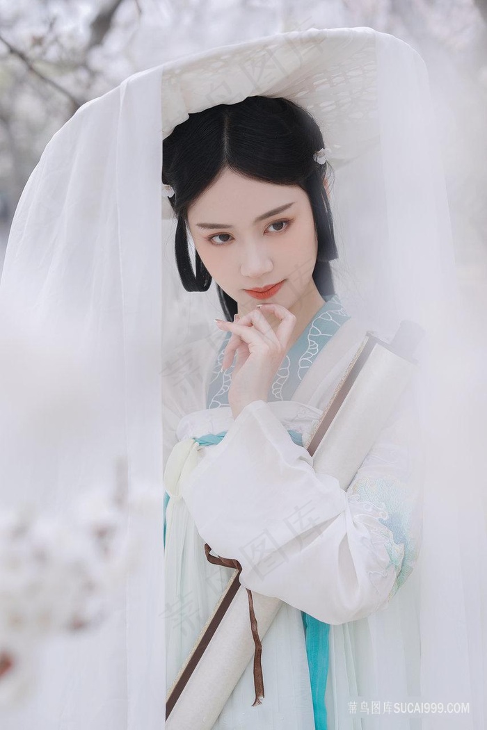 纯洁无暇的古装少女图片素材