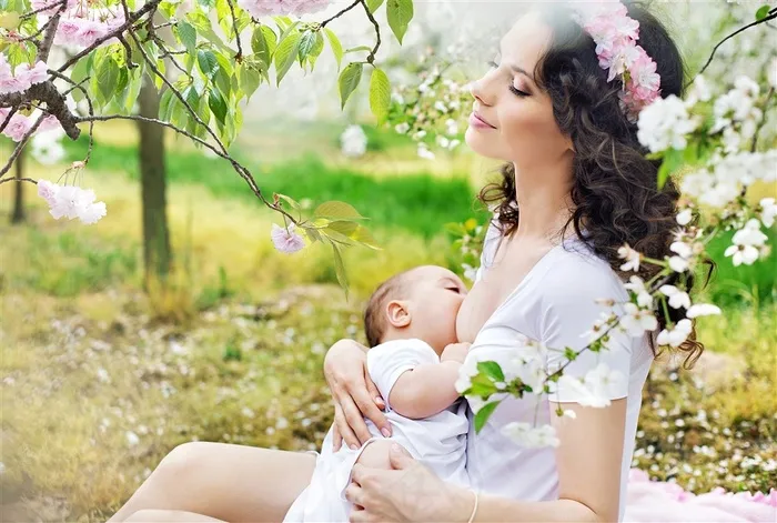 正在哺乳的妈咪