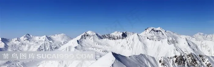 美丽壮观的雪山全景