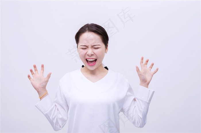 清新美女疯癫表情特写