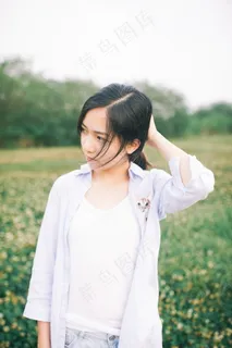 户外氧气女生图片