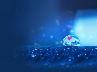 水晶球里的红色爱心