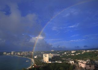 天空背景云层城市彩虹