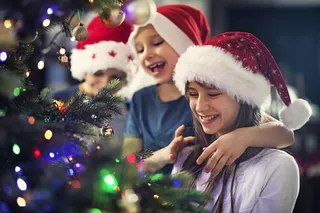 圣诞节室内人物装饰圣诞树场景圣诞送礼物(59)