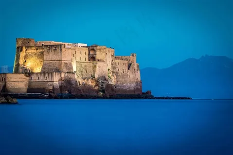 夜晚唯美海上城市图片