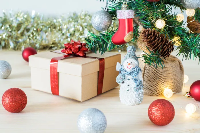 圣诞节礼物盒圣诞球元素装饰场景特写近景(35)