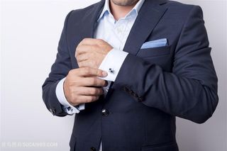 白领穿西服的商务男人图片