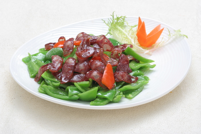 家常青椒腊肠 