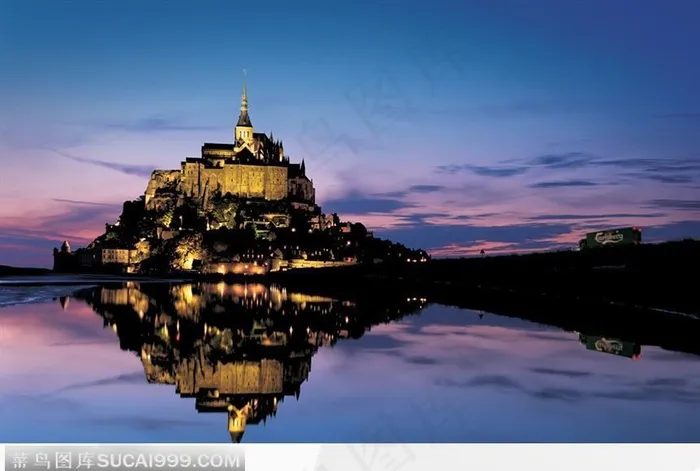 海边的城堡和水中倒影图片