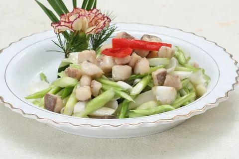 芦笋百合炒鱼粒