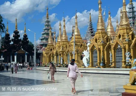 泰国大皇宫和旅游的人们 泰国大皇宫和旅游的人们