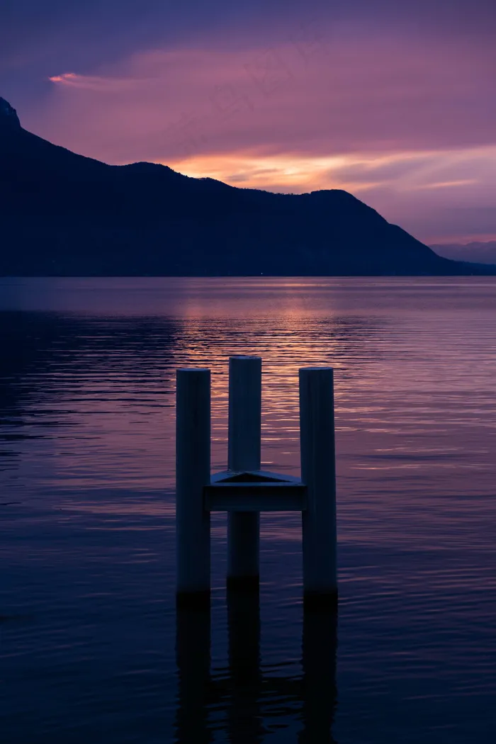 紫色黄昏海边风景图片