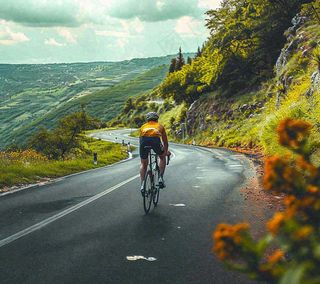 骑自行车登山车热血体育运动，山地自行车比赛户外极限摄影图