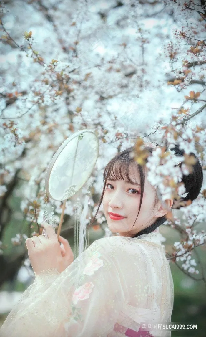 拿帛扇的古装可爱清纯美女图片