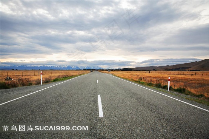 蓝天白云田野公路