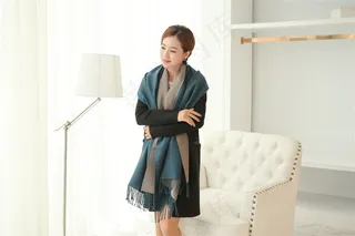 清新丝巾模特特写图片