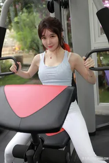 健身房里的白色紧身裤美女薛琪琪图片 健身房里的白色紧身裤美女薛琪琪图片