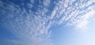 天空中的鱼鳞云