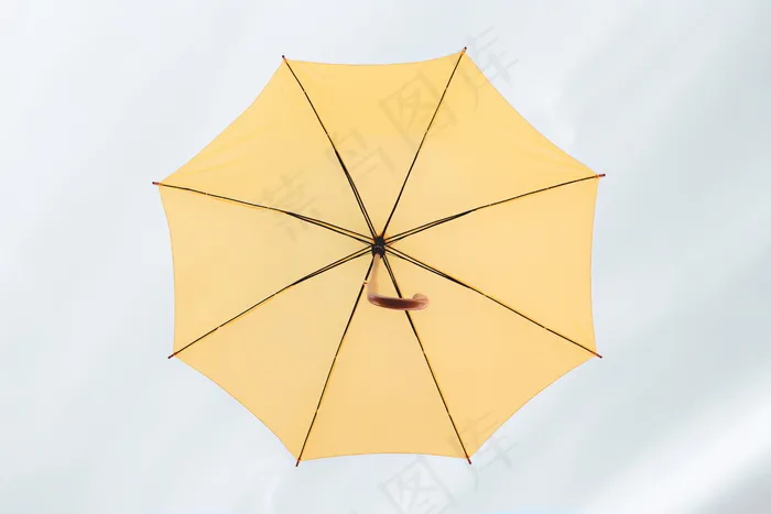 黄色雨伞背景图片