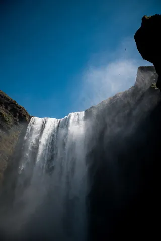 大气磅礴瀑布风景图片
