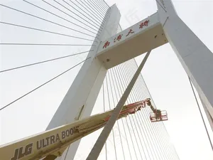 JLG高空作业车大桥抢救新闻图片
