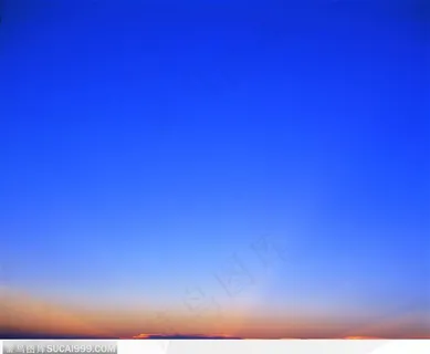 干净的蔚蓝天空