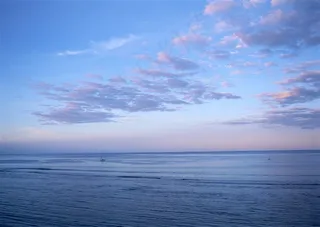 白云蓝天背景摄影图片